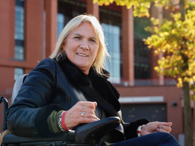 « Grâce à Luja, je peux vider ma vessie sans devoir ajuster la sonde pendant le sondage. »